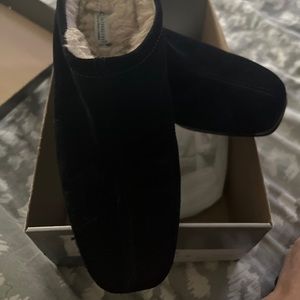 LA CANADIENNE “IVY” BLACK SUEDE SHEARLING LINED WAYERPROOF CLOG SIZE 8.5M